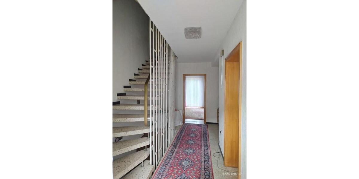 Gute Gelegneheit Großzügig geschnittenes Reihenendhaus mit Balkon, schönem Garten und Garage 6 zimmer