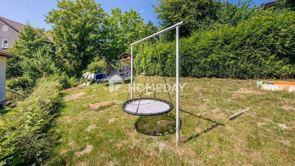 Mehrfamilienhaus mit Garten, Balkon und Raum für bis zu drei Wohnungen 8 zimmer