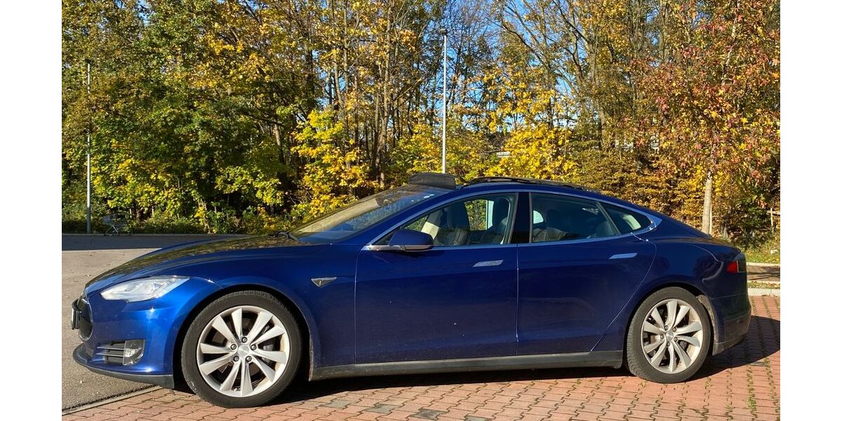 Tesla Model S 247.250 km 16.700 &euro; Düsseldorf 40472