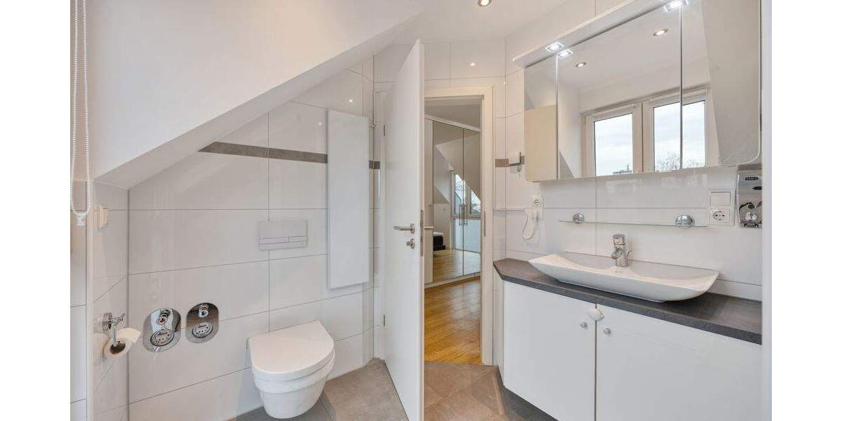 **** Jetzt schon an die Zukunft denken, Dachgeschosswohnung mit Ambiente in jeder Lebenslage **** 3 zimmer