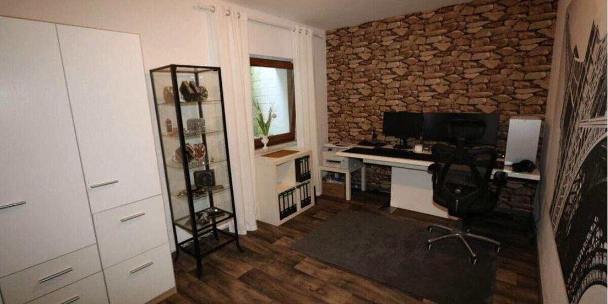 schönes, ruhiges und zentral gelegenes Einfamilienhaus mit zwei Garagen zu verkaufen 1 zimmer