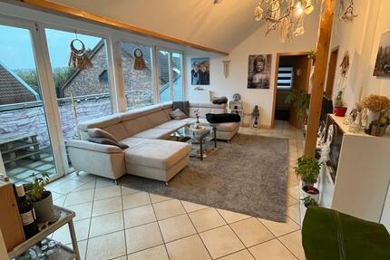 Möblierte 3-Zimmer-Dachgeschosswohnung mit Balkon ab 15. März 26 3 zimmer