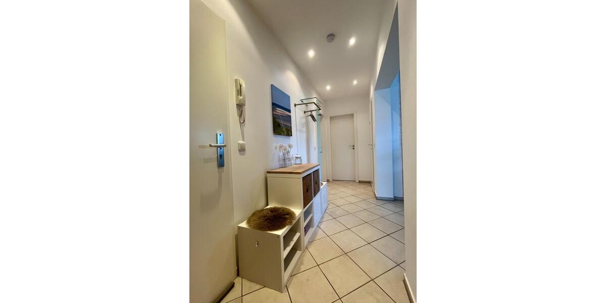 Provisionsfrei: Helle DG-Wohnung mit Balkon & 2 TG-Stellplätzen 3 zimmer