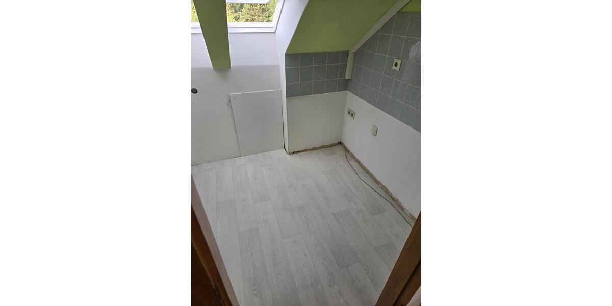 Helle 2-Zimmer-Dachgeschosswohnung in Solingen-Höhscheid 2 zimmer