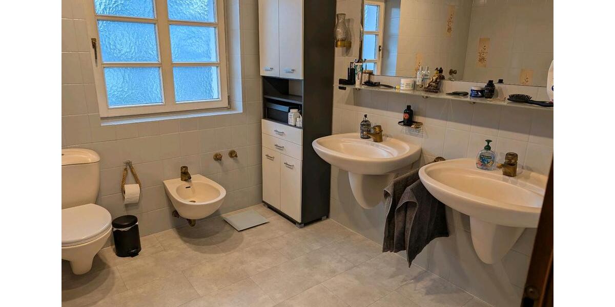 Etagenwohnung Leverkusen Bergisch Neukirchen - 4 Zimmer, 177 m&sup2;, 1.950&euro; | Angebot:25111750