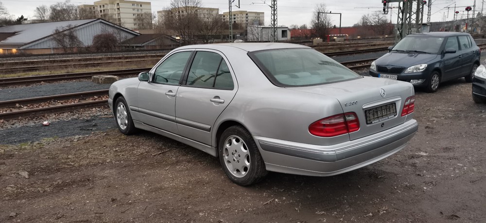 Mercedes-Benz E 200 109.000 km 2.500 &euro; Troisdorf 53840