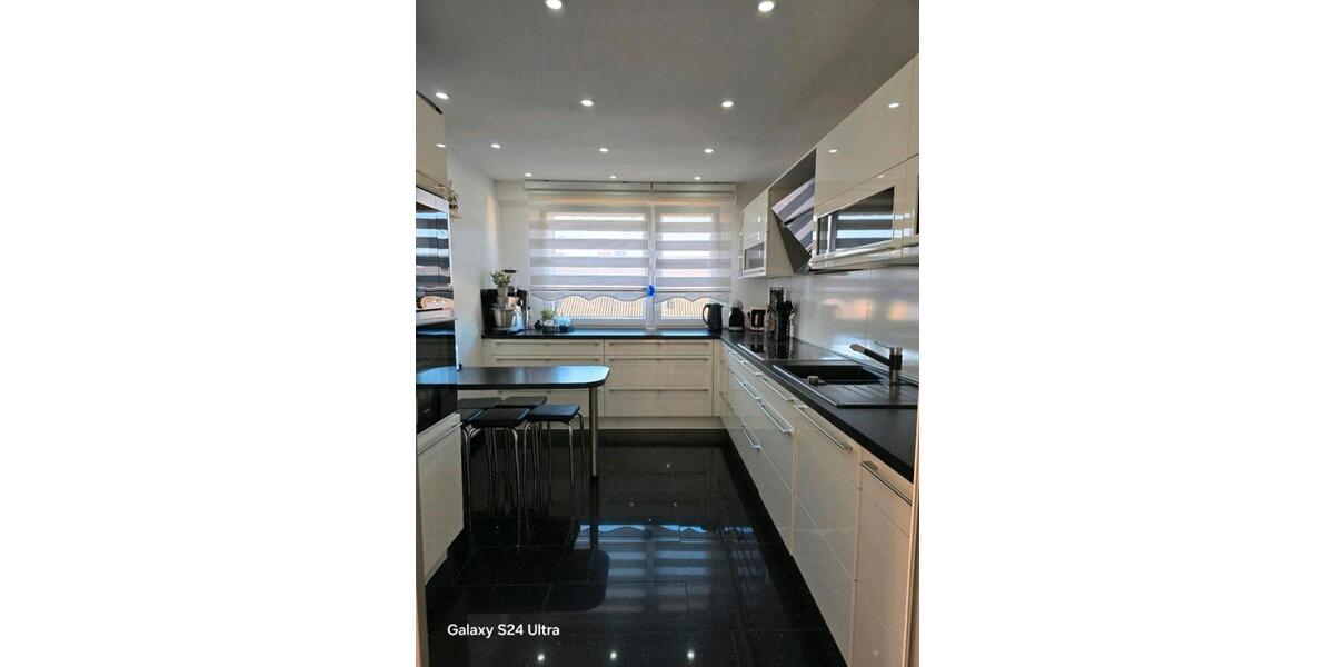 Wohnung zu verkaufen gute Lage in alt Hackenbroich 3 zimmer