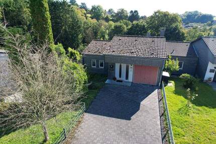 Gepflegtes Einfamilienhaus mit Garage und traumhaftem Grundstück in Leverkusen- Lützenkirchen 4 zimmer