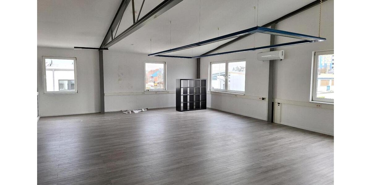 Geräumiges Büro zimmer