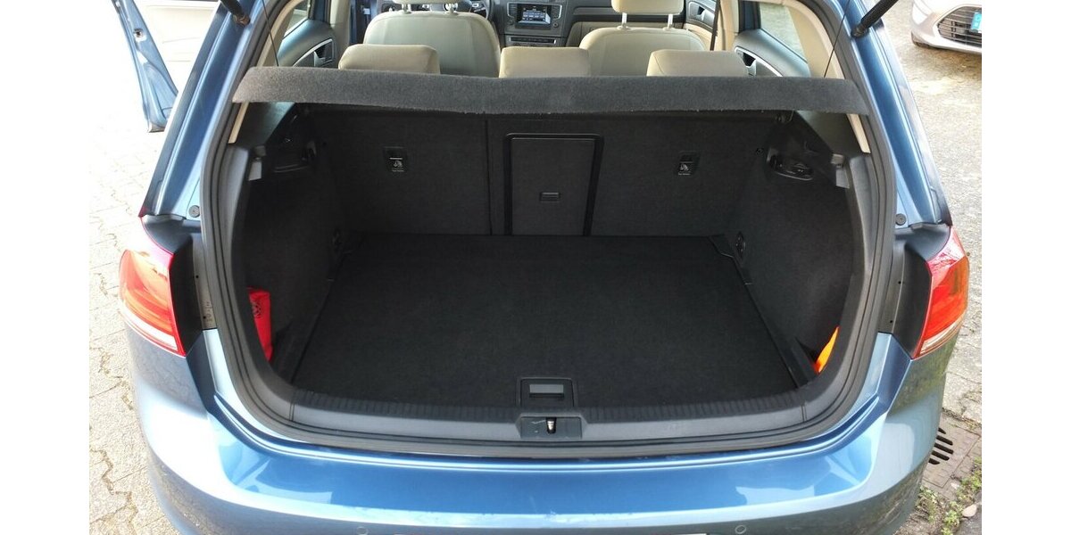 VW Golf VII COMFORTLINE PANORAMADACH KLIMAAUTOMATIK 1 150.000 km 9.908 &euro; Köln 50858