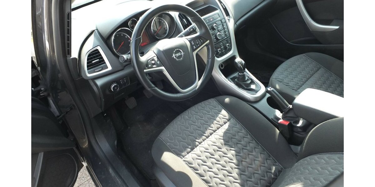 Opel Astra ACTIVE KLIMAANLAGE 17ZOLL LMF TEMPOMAT 92.855 km 6.904 &euro; Köln 50858