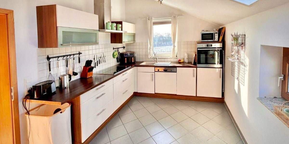 schönes, ruhiges und zentral gelegenes Einfamilienhaus mit zwei Garagen zu verkaufen 1 zimmer