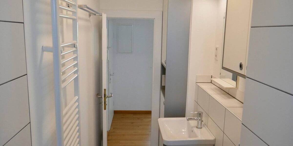 Etagenwohnung Düsseldorf Bilk - 3 Zimmer, 77 m&sup2;, 349.000&euro; | Angebot:26402212