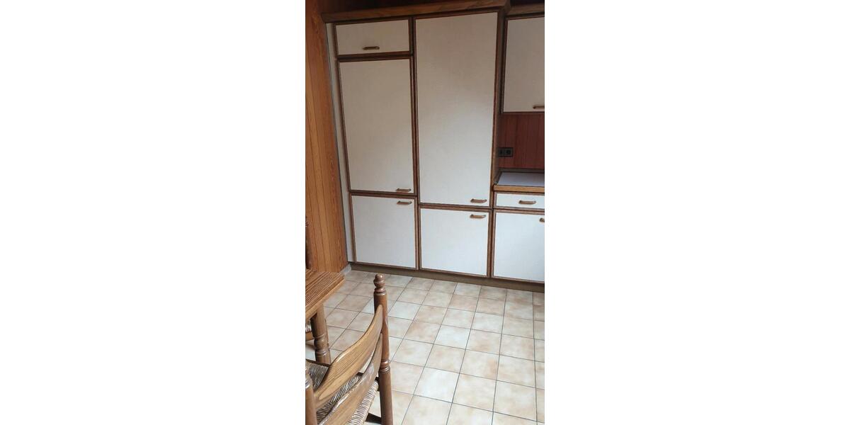 Teilmobilierte Dachgeschosswohning in ruhigem 3 Parteienhaus 1 zimmer