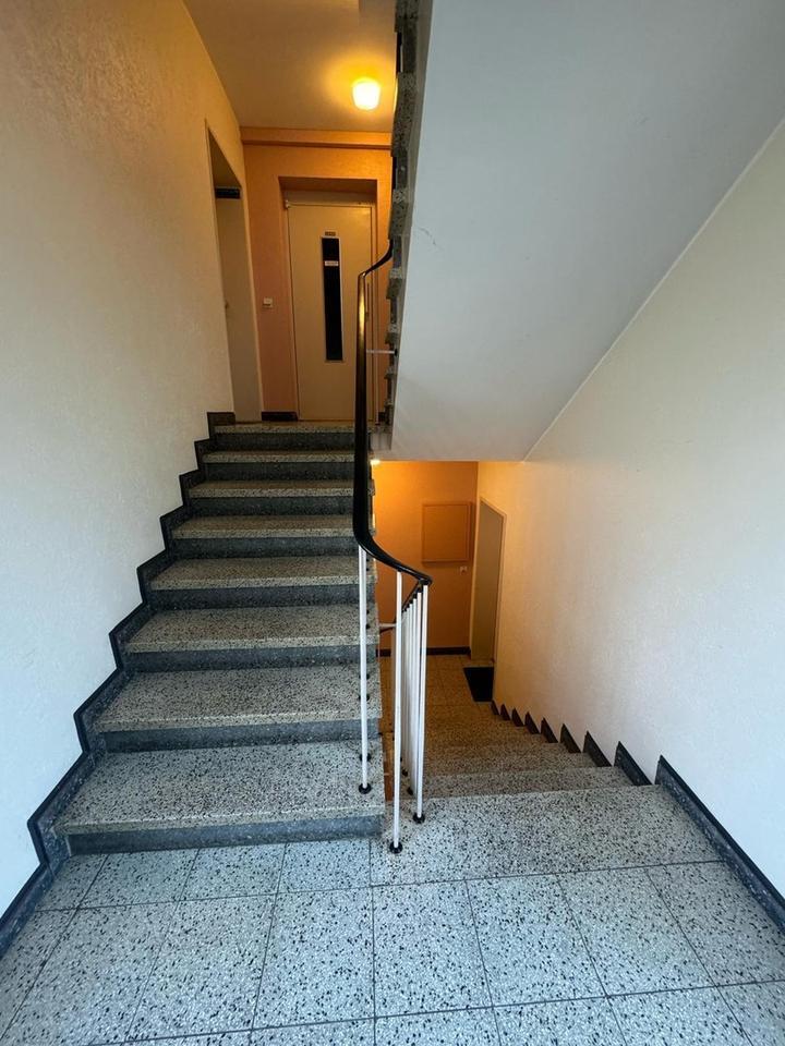 **Helle & frisch renovierte 2,5-Zimmer-Wohnung – mit Balkon & Aufzug** zimmer