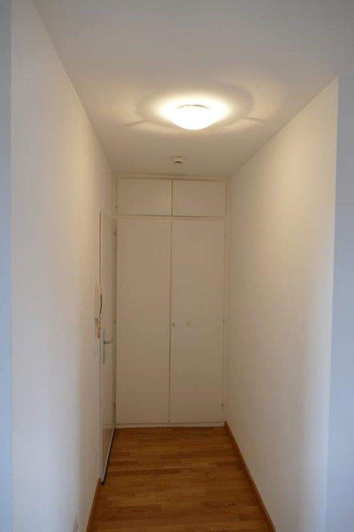 Möbliert: Terrasse+Wunderschön+gerade Wände:1 12 Zim. TH + FH + FLUGHAFEN + ZENTRUM gut erreichb 1 zimmer