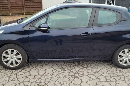 Peugeot 208 120.727 km 4.800 &euro; Wülfrath 42489