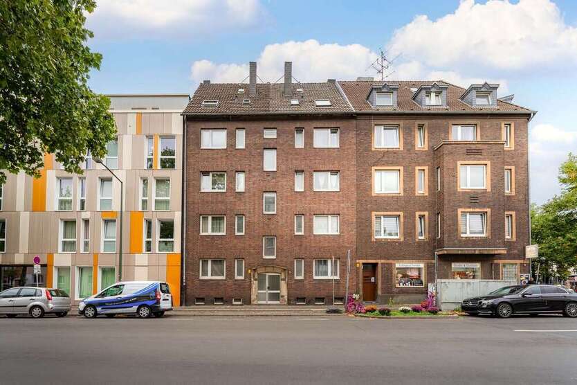 Haus zum Kaufen in Düsseldorf 1.220.000 € 478 m² 25 zimmer