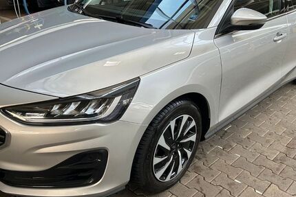 Ford Focus 23.000 km 17.990 &euro; Köln 50829