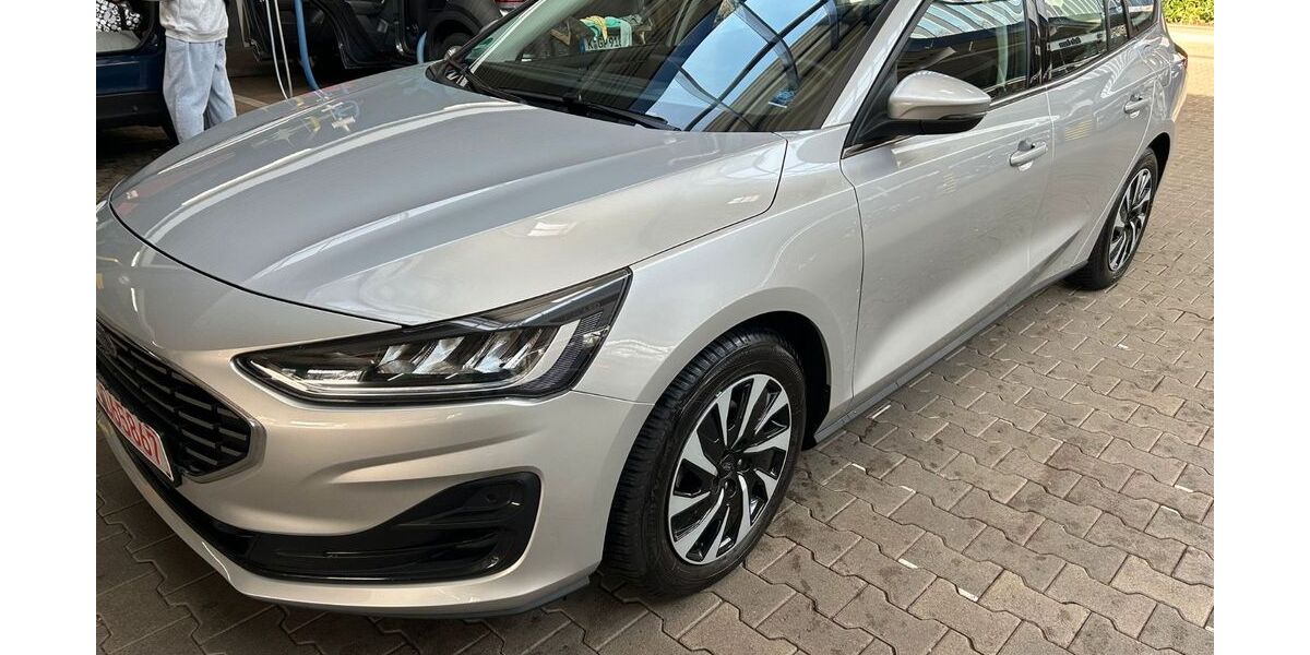 Ford Focus 23.000 km 17.990 &euro; Köln 50829