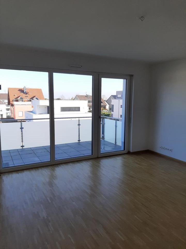 Bei VIVAWEST die Sonnenstrahlen auf dem eigenen Balkon genießen. zimmer