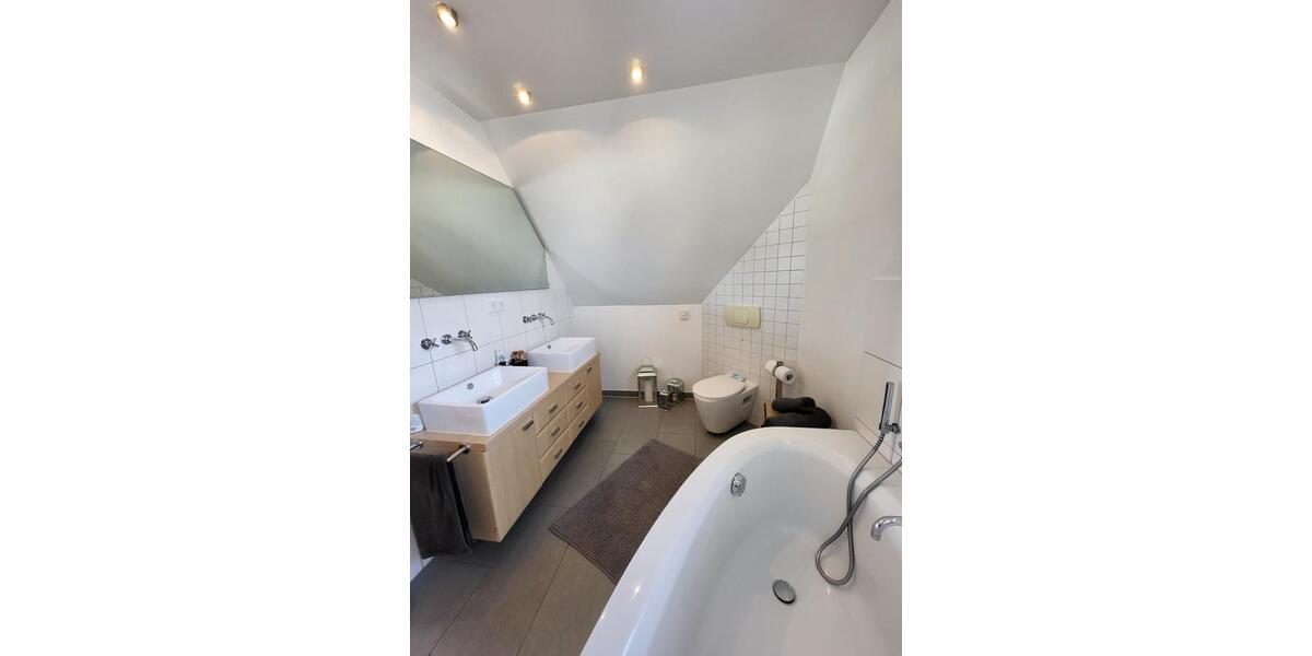 Freist. EFH + Garage +gr. Garten im Herzen v. Rheidt bezugsbereit 4.5 zimmer