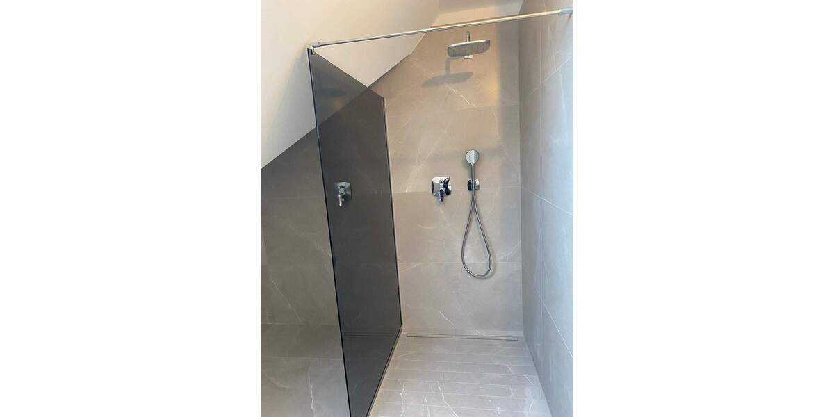 Wunderschöne Maisonette-Whg. in Alt-Junkersdorf mit Loggia - Anfragen per E-Mail - 4 zimmer