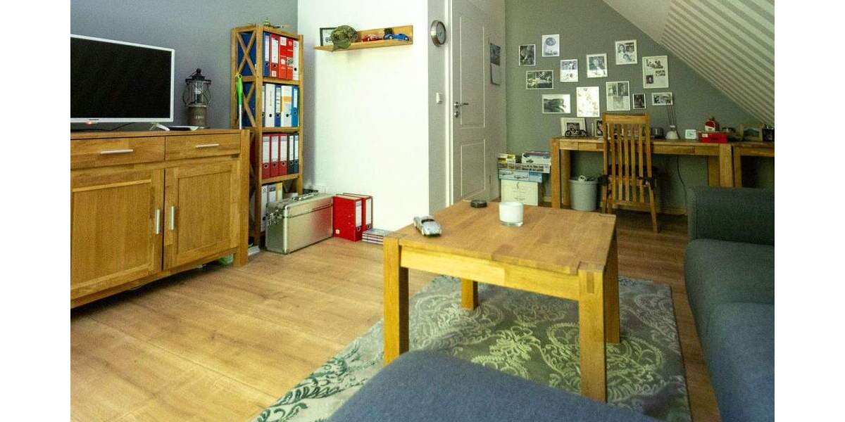 Neuwertiges, freistehendes Einfamilienhaus mit Pool und tollem Garten in zentraler Lage 4 zimmer