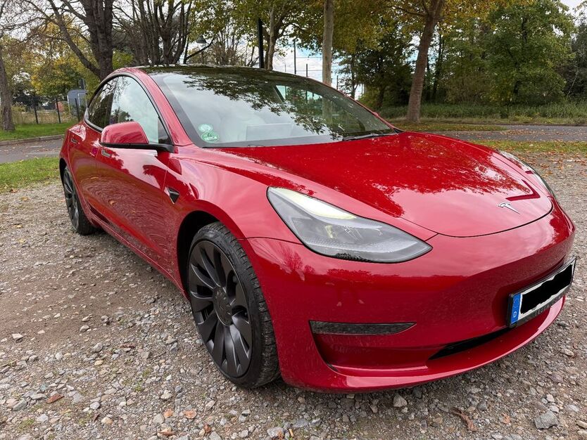 Tesla Model 3 49.300 km 31.800 € Düsseldorf 40223