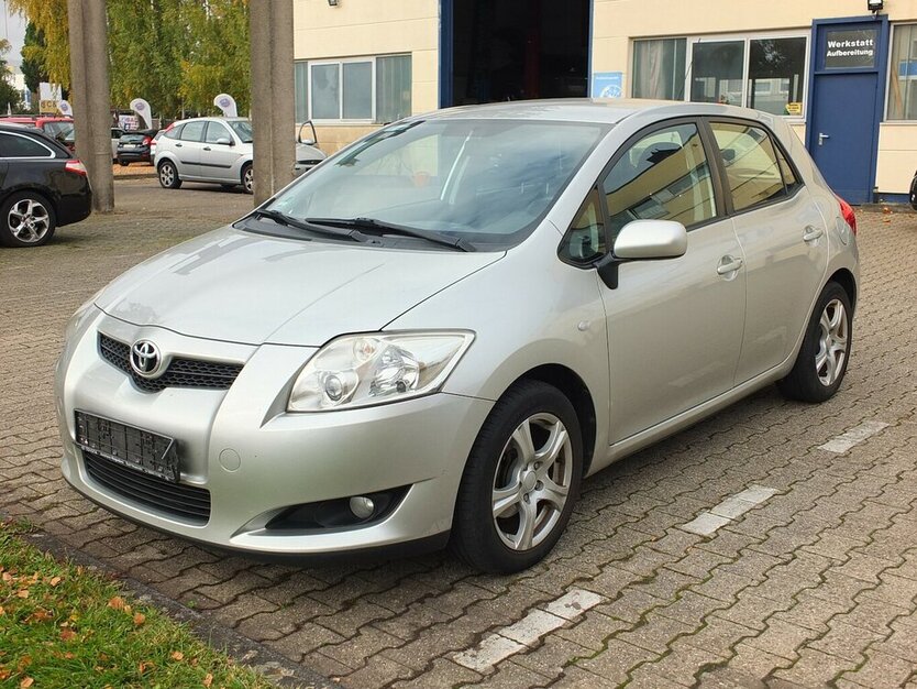 Toyota Auris 1.6i SOL ALLE INSPEKTIONEN GARAGENWAGEN 174.885 km 5.704 € Köln 50858