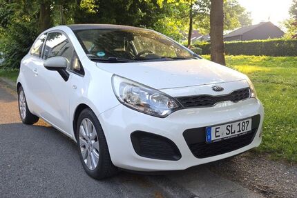 Kia Rio 174.000 km 2.499 &euro; Düsseldorf 40627