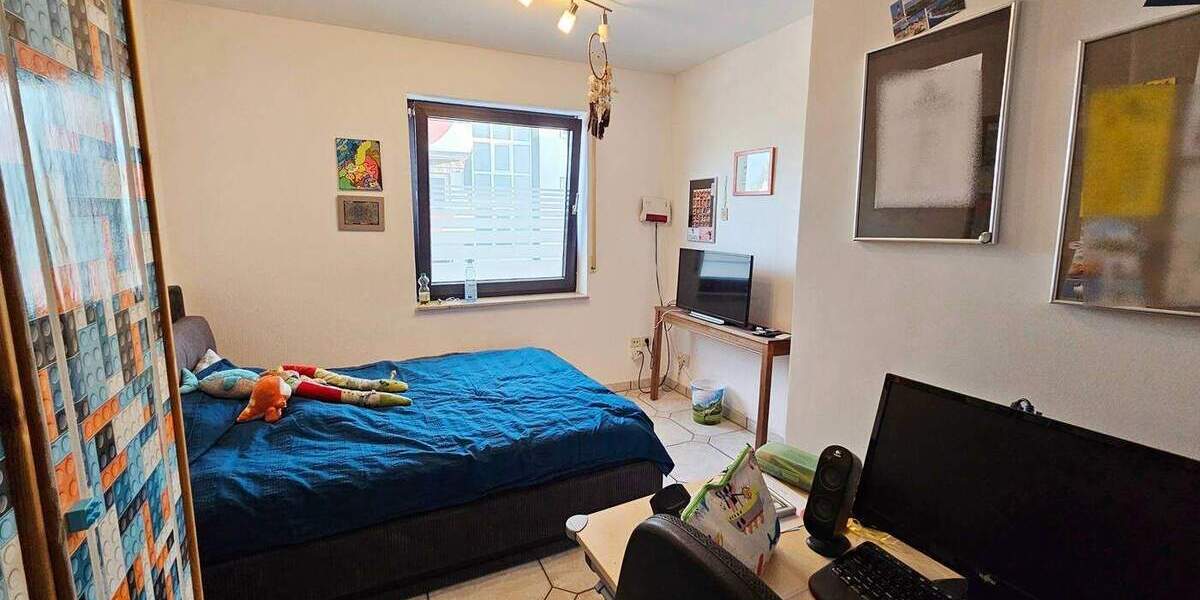 Großzügiges Zweifamilienhaus in bevorzugter Lage von Leverkusen-Lützenkirchen 8 zimmer