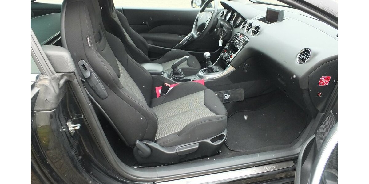 Peugeot 308 PREMIUM NAVI EL.VERDECK KLIMAAUTOM PDC 134.211 km 6.450 &euro; Köln 50858