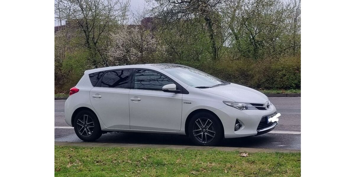 Toyota Auris 55.225 km 13.900 &euro; Köln 50765