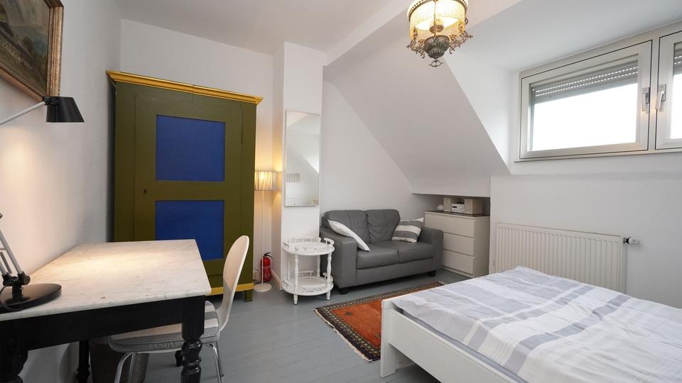 Möblierte 4-Zimmer-Doppelhaushälfte mit gepflegtem Garten in Köln-Lövenich 4 zimmer