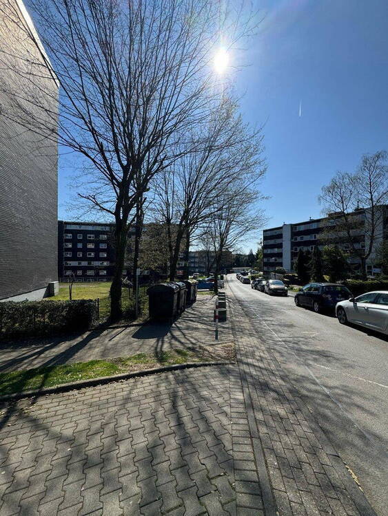 **Helle & frisch renovierte 2,5-Zimmer-Wohnung - mit Balkon & Aufzug** 2 zimmer