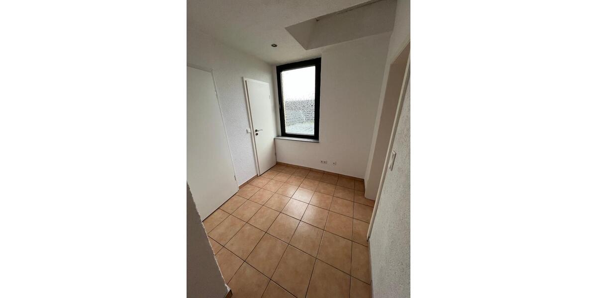 Dachgeschoßwohnung Solingen Wald - 3 Zimmer, 80 m&sup2;, 750&euro; | Angebot:26335367