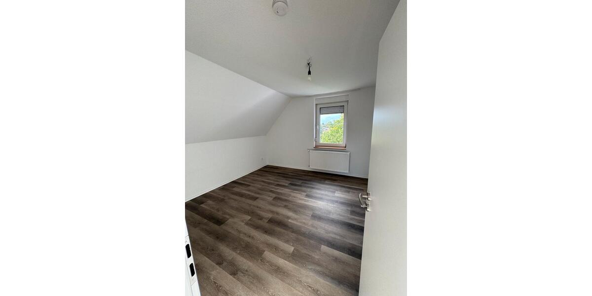 Dachgeschoßwohnung Solingen Central - 2 Zimmer, 65 m&sup2;, 890&euro; | Angebot:27625775
