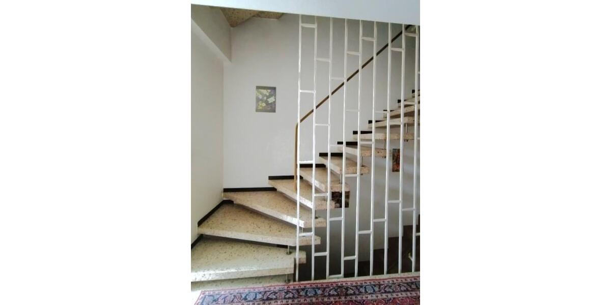 Gute Gelegneheit Großzügig geschnittenes Reihenendhaus mit Balkon, schönem Garten und Garage 6 zimmer