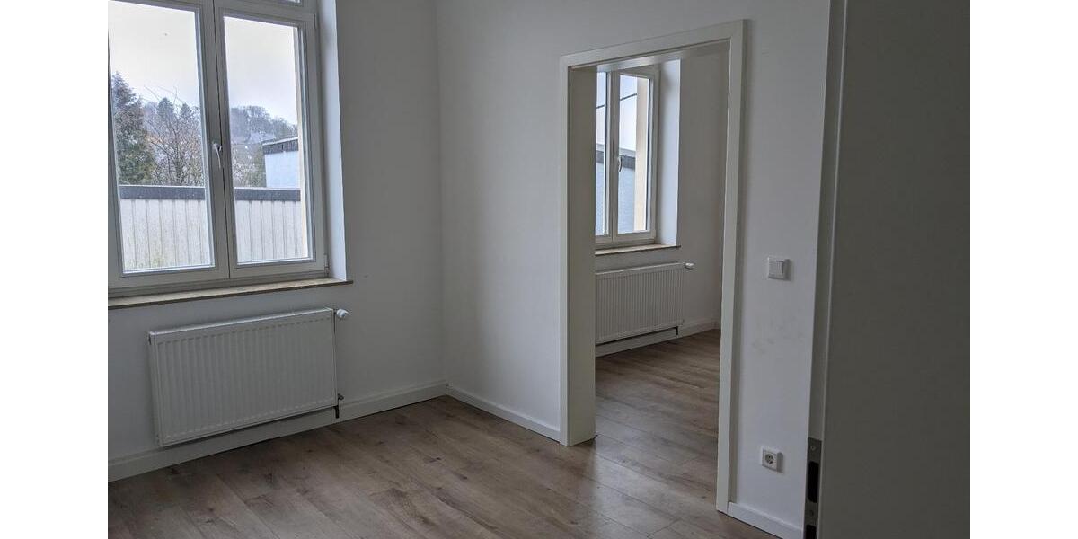 Doppelhaushälfte Solingen - 8 Zimmer, 150 m&sup2;, 1.821&euro; | Angebot:26314332