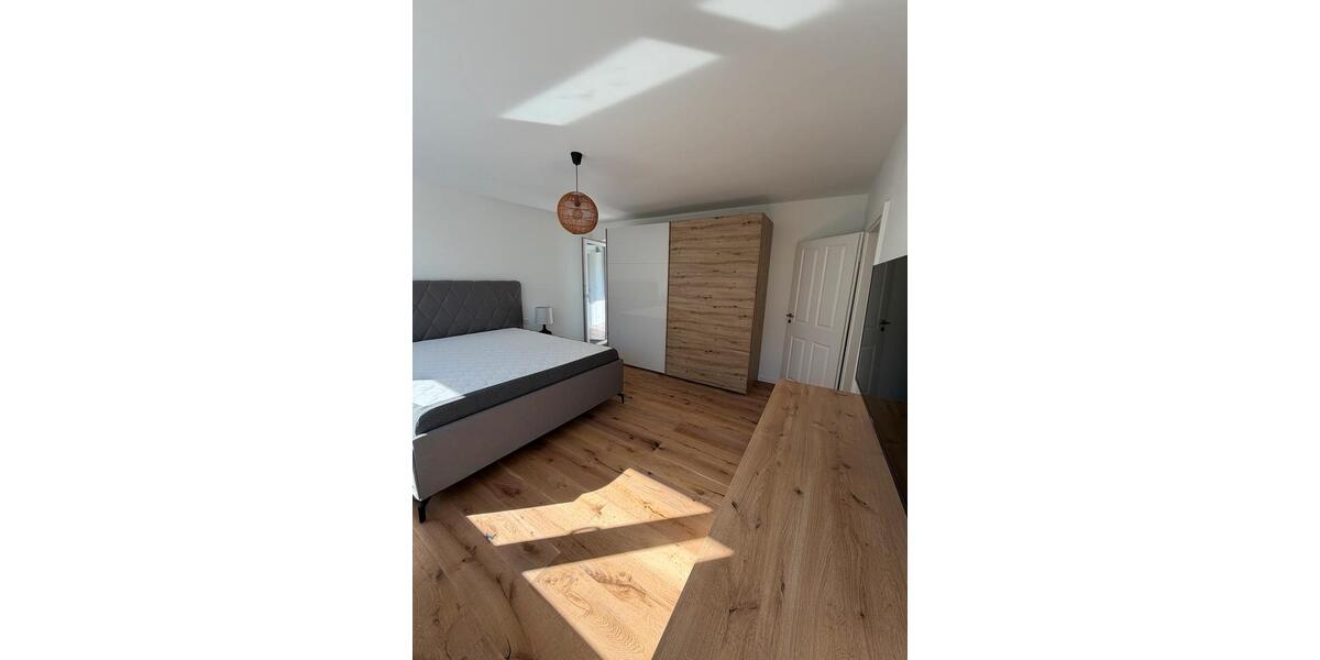 Etagenwohnung Düsseldorf Heerdt - 3 Zimmer, 83 m&sup2;, 2.100&euro; | Angebot:26393883
