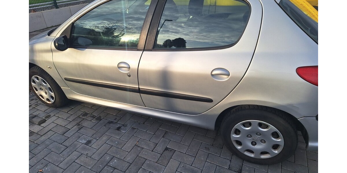 Peugeot 206 198.656 km 2.000 &euro; Düsseldorf 40213