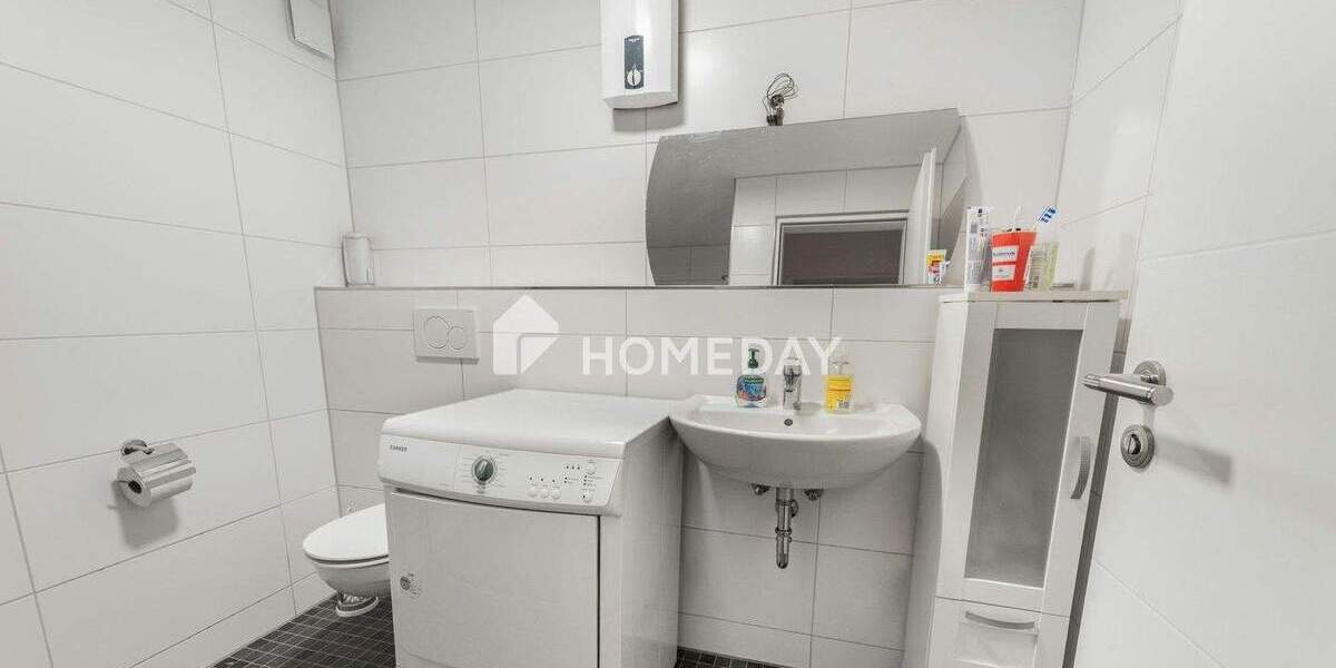 Helle 2-Zimmer-Hochparterrewohnung - frisch saniert, Stellplatz & Keller inklusive 2 zimmer