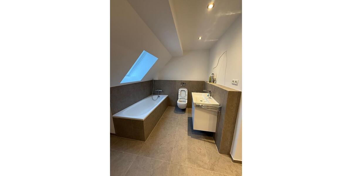 Helle Dachgeschosswohnung in Köln - Villenviertel - modernisiert 2 zimmer