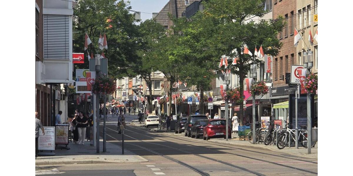 Altersgerechte EG Wohnung, eigene Garten Neuss City zu verkaufen 4 zimmer
