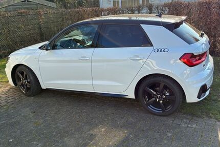 Audi A1 1.250 km 30.900 &euro; Solingen 42653