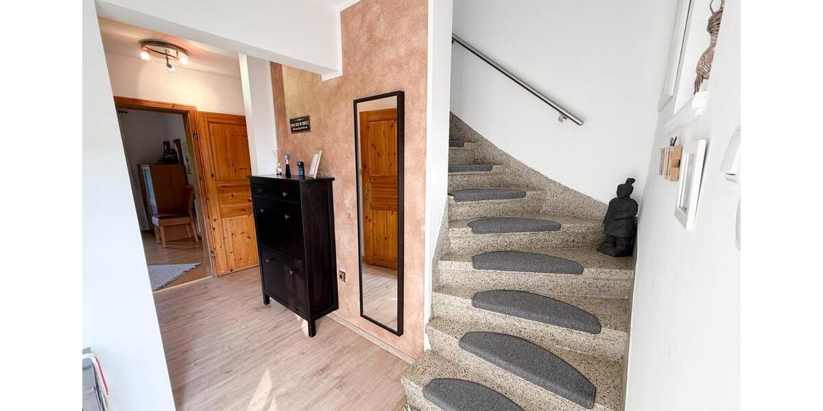 Doppelhaushälfte mit großem Garten und viel Nutzfläche 6 zimmer