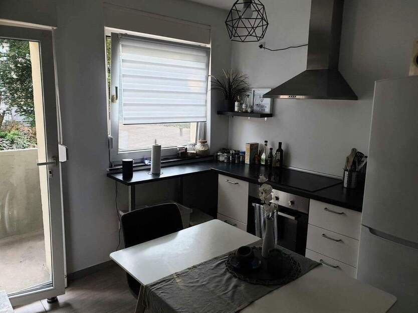 Wunderschöne 2 - Zimmer + Balkon ins Grüne, 4 Minuten vom Barbarossaplatz 2 zimmer