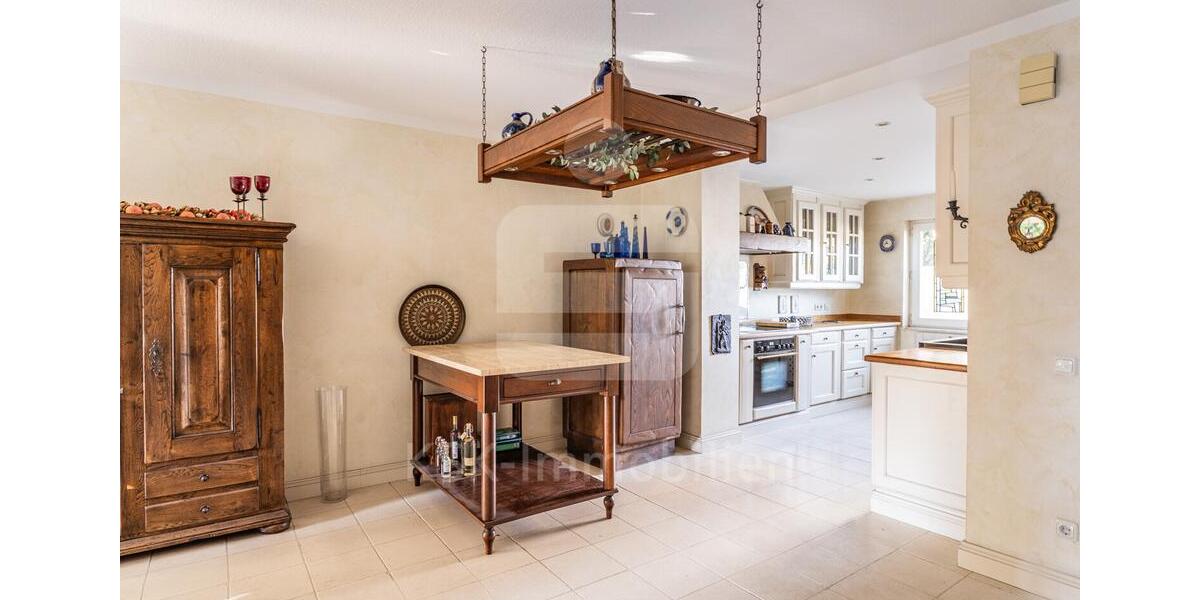 Befristeter Mietvertrag: Charmantes Reihenmittelhaus in Hürth-Efferen mit Garten, Sauna & Garage. 5 zimmer