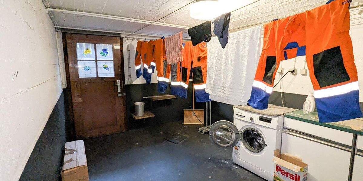 Gepflegtes 1-2-Familienhaus mit Palmengarten und Garage sucht nette Eigentümer 7 zimmer